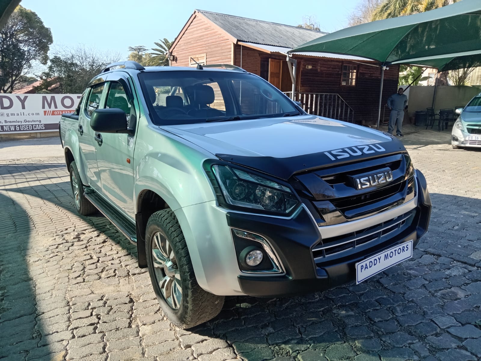 
								Isuzu KB250 D-teq double cab 4×2 full									