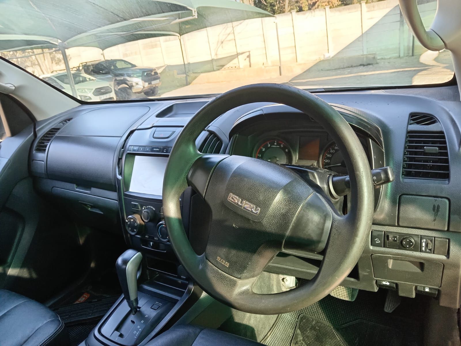 
								Isuzu KB250 D-teq double cab 4×2 full									
