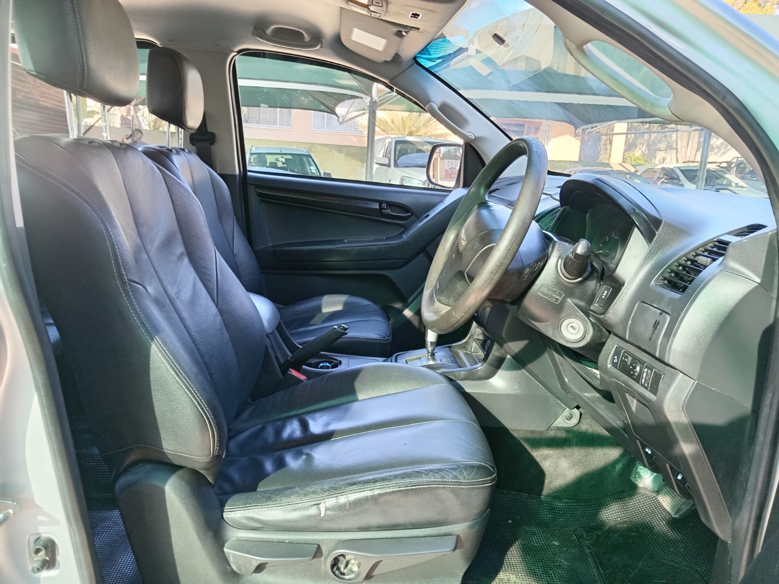 
								Isuzu KB250 D-teq double cab 4×2 full									