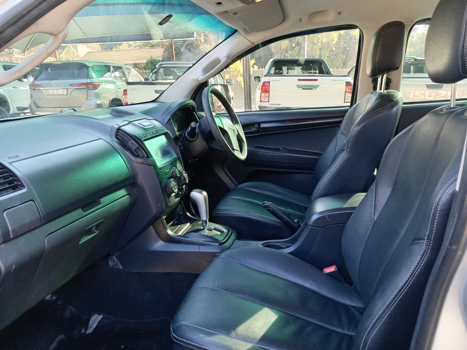 
								Isuzu KB250 D-teq double cab 4×2 full									