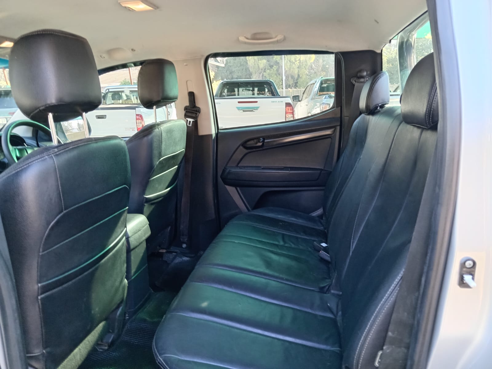 
								Isuzu KB250 D-teq double cab 4×2 full									