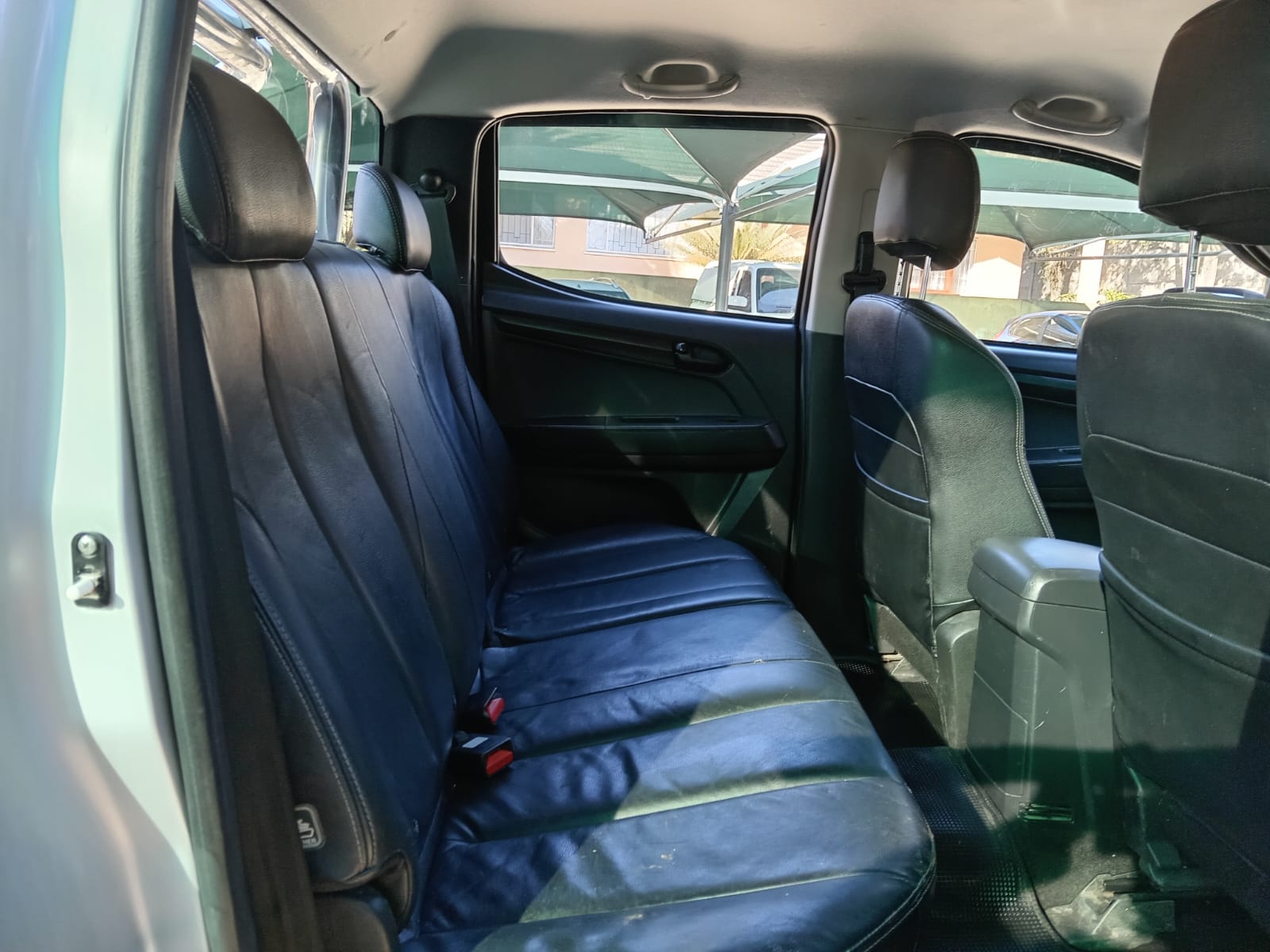 
								Isuzu KB250 D-teq double cab 4×2 full									