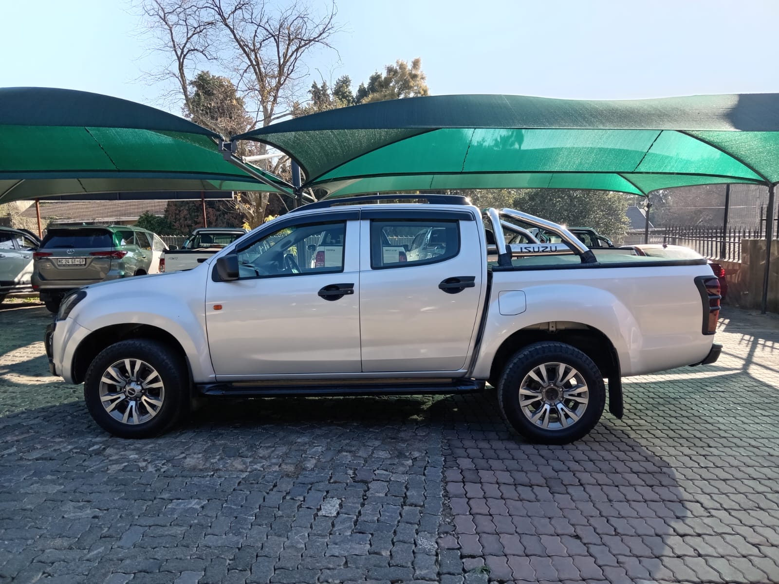 
								Isuzu KB250 D-teq double cab 4×2 full									