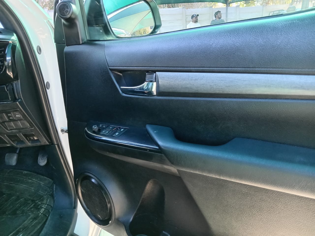 
								Toyota Hilux 2.8GD6 Extra cab 4×4 legend full									