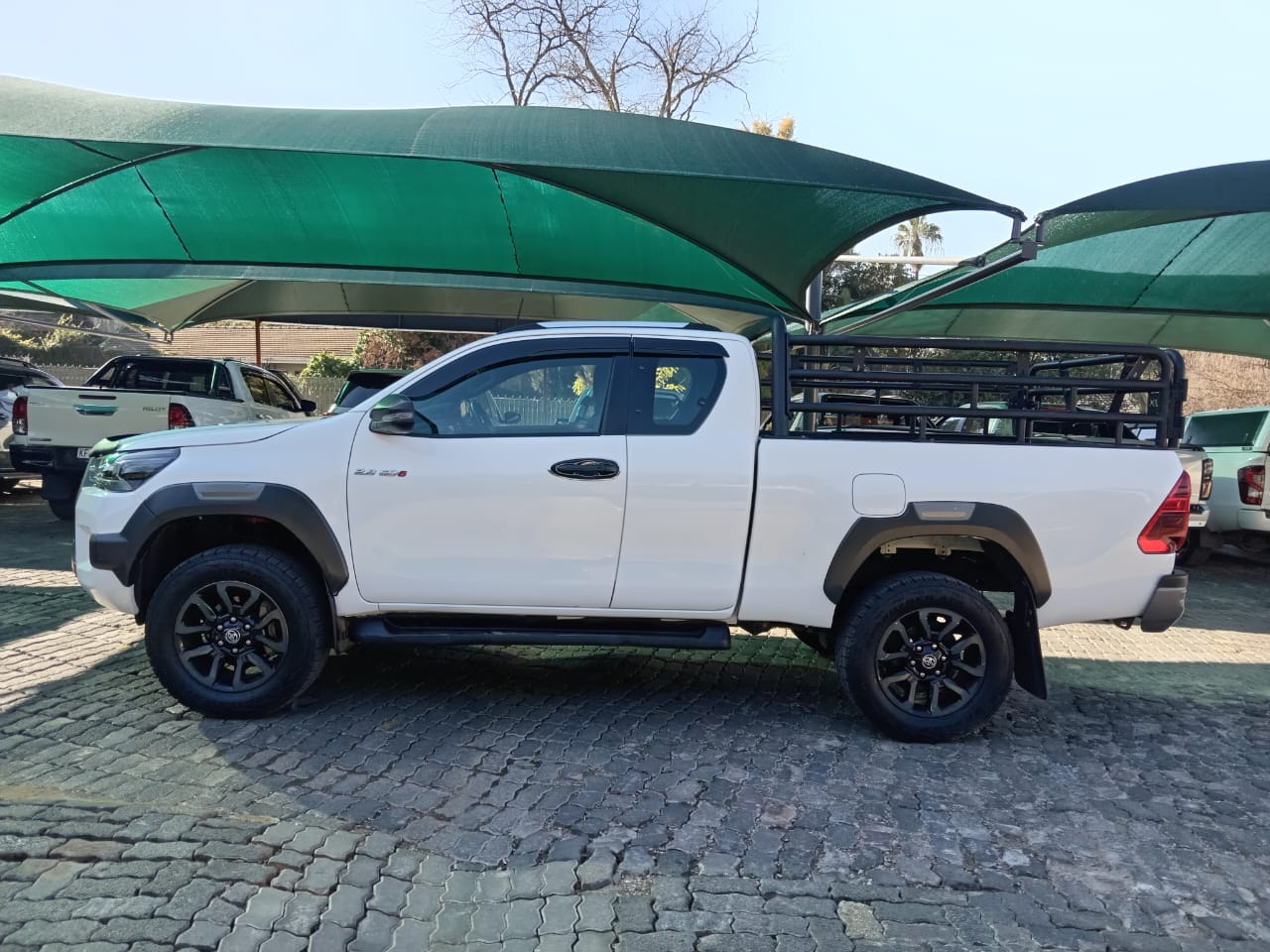 
								Toyota Hilux 2.8GD6 Extra cab 4×4 legend full									