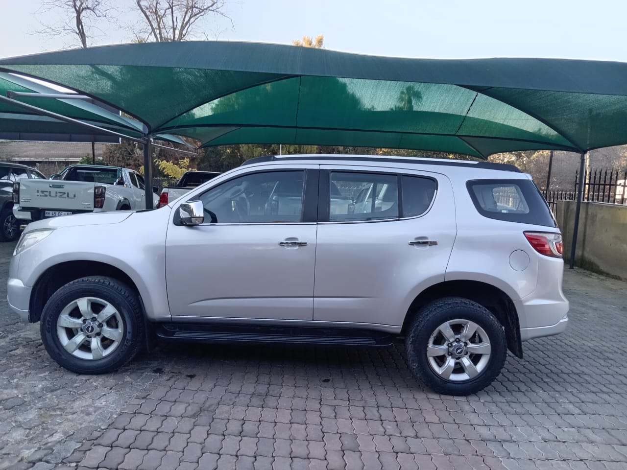 
								Chevrolet trailblazer 2.8 SUV full									