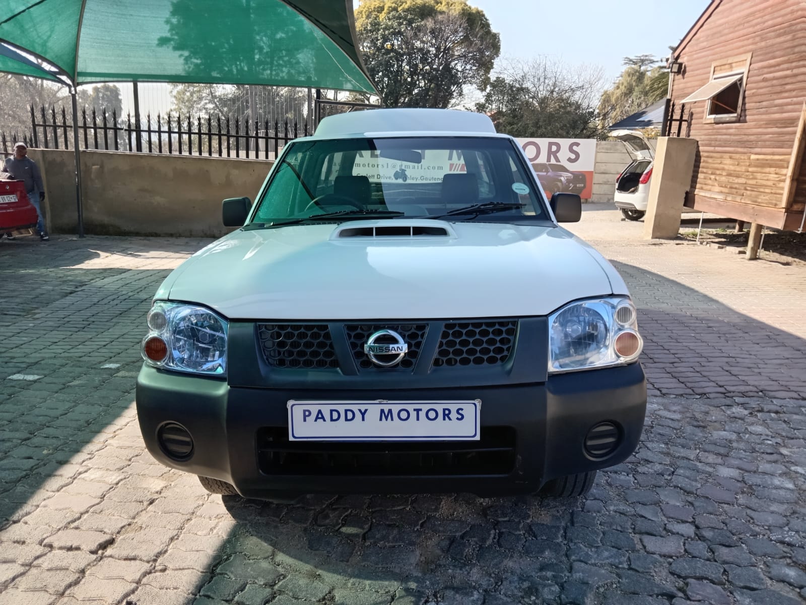 
								Nissan NP300 2.5 single cab. full									