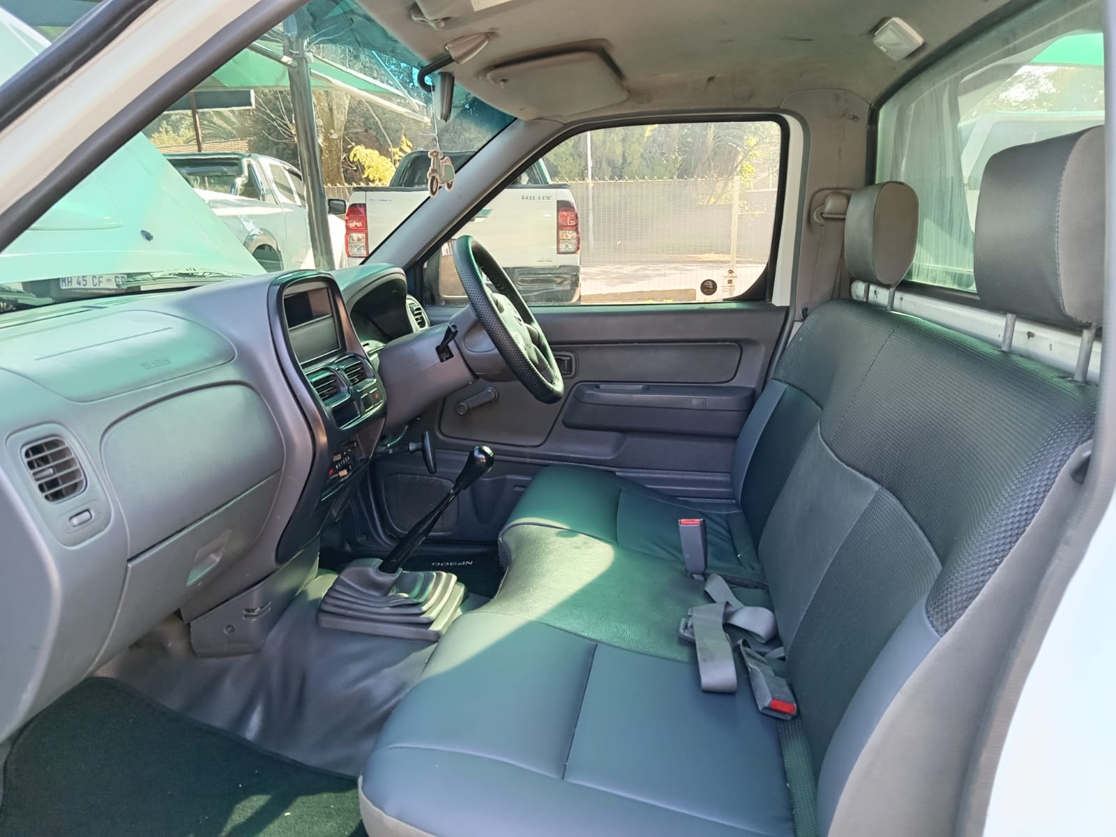 
								Nissan NP300 2.5 single cab. full									