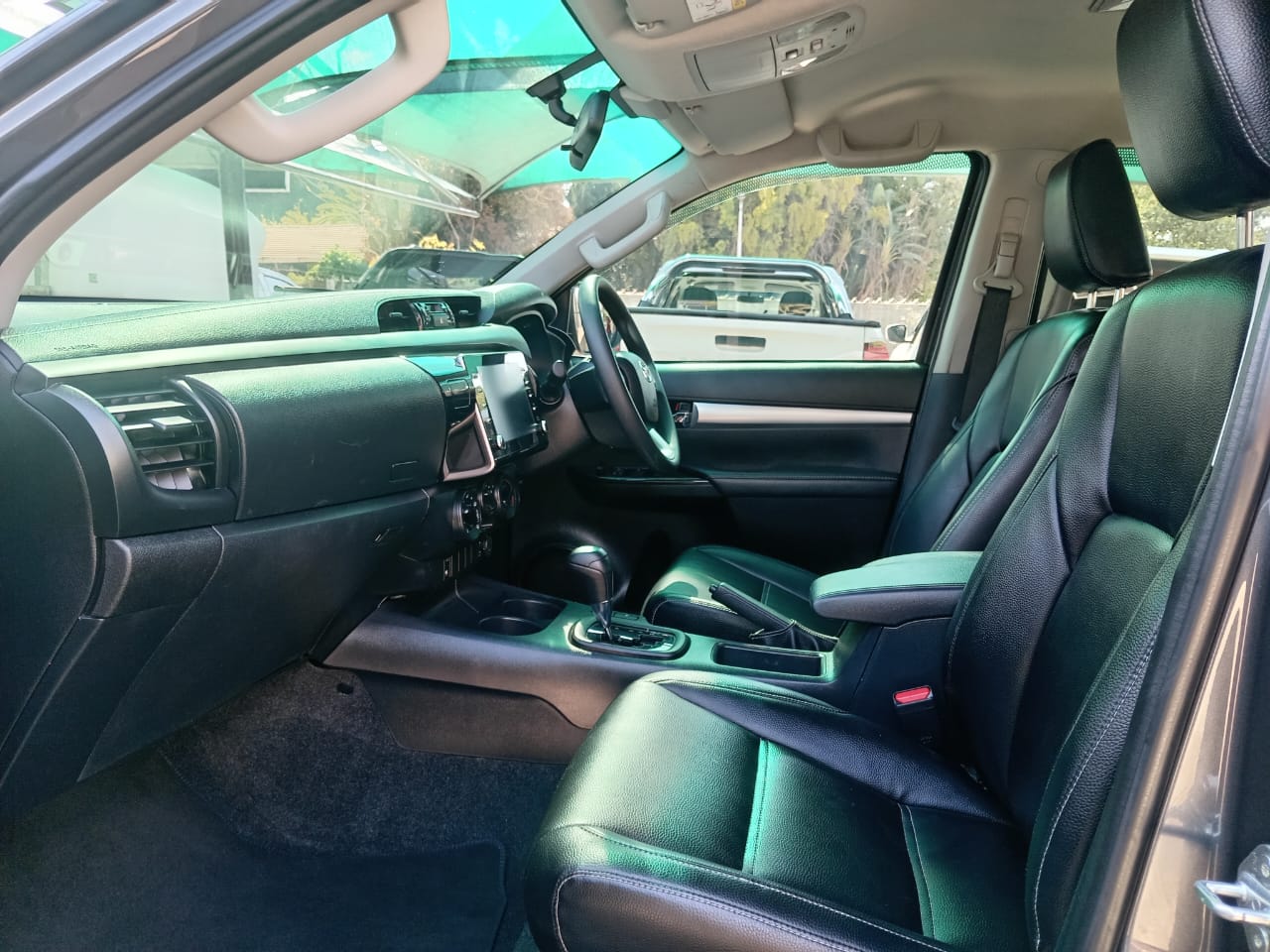 
								Toyota Hilux 2.4GD6 Double cab 4×2 full									