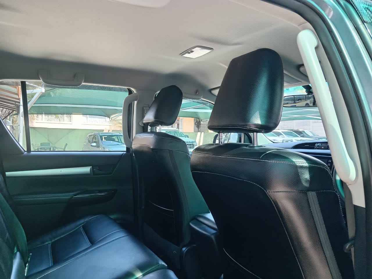 
								Toyota Hilux 2.4GD6 Double cab 4×2 full									