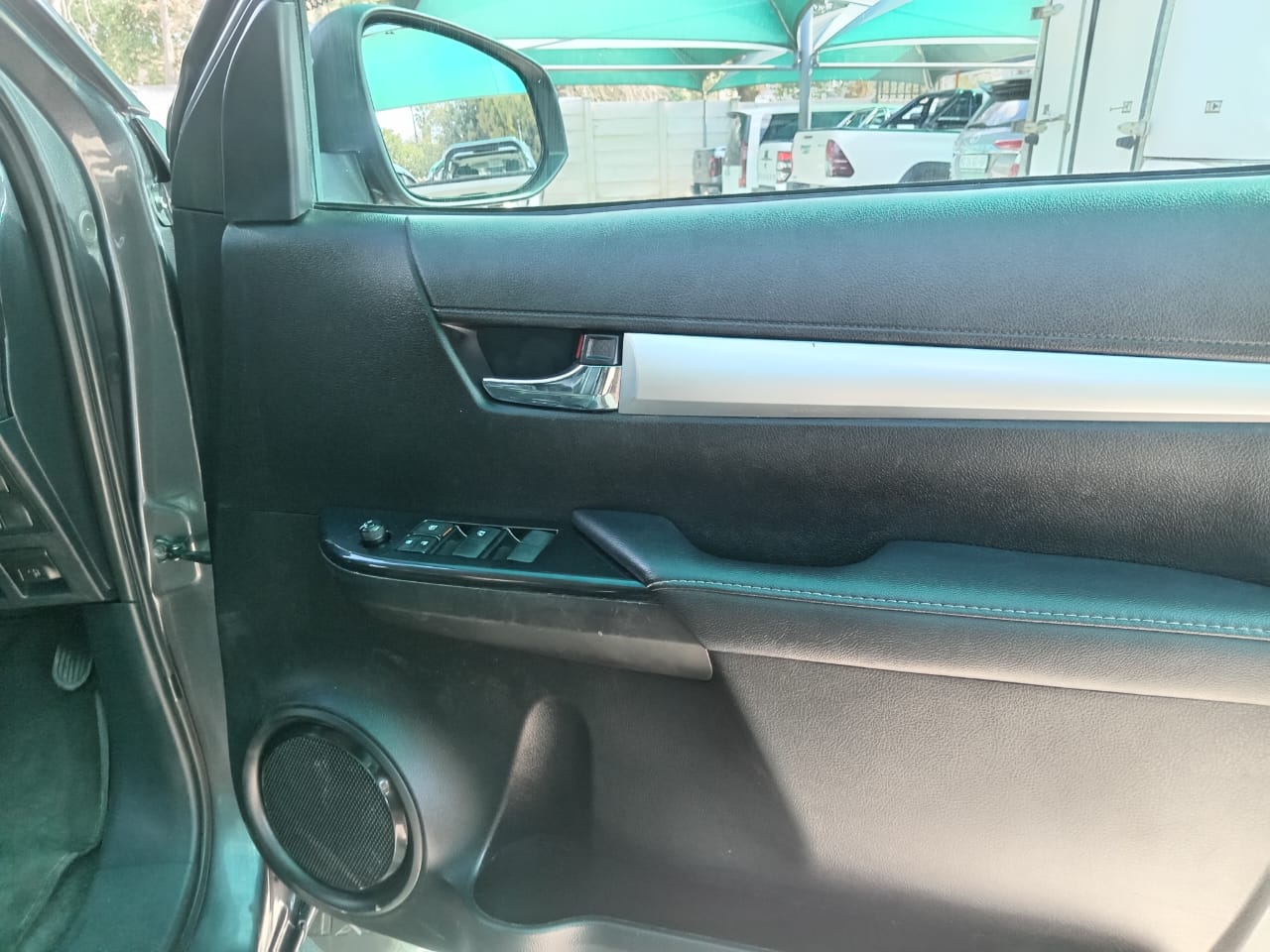 
								Toyota Hilux 2.4GD6 Double cab 4×2 full									