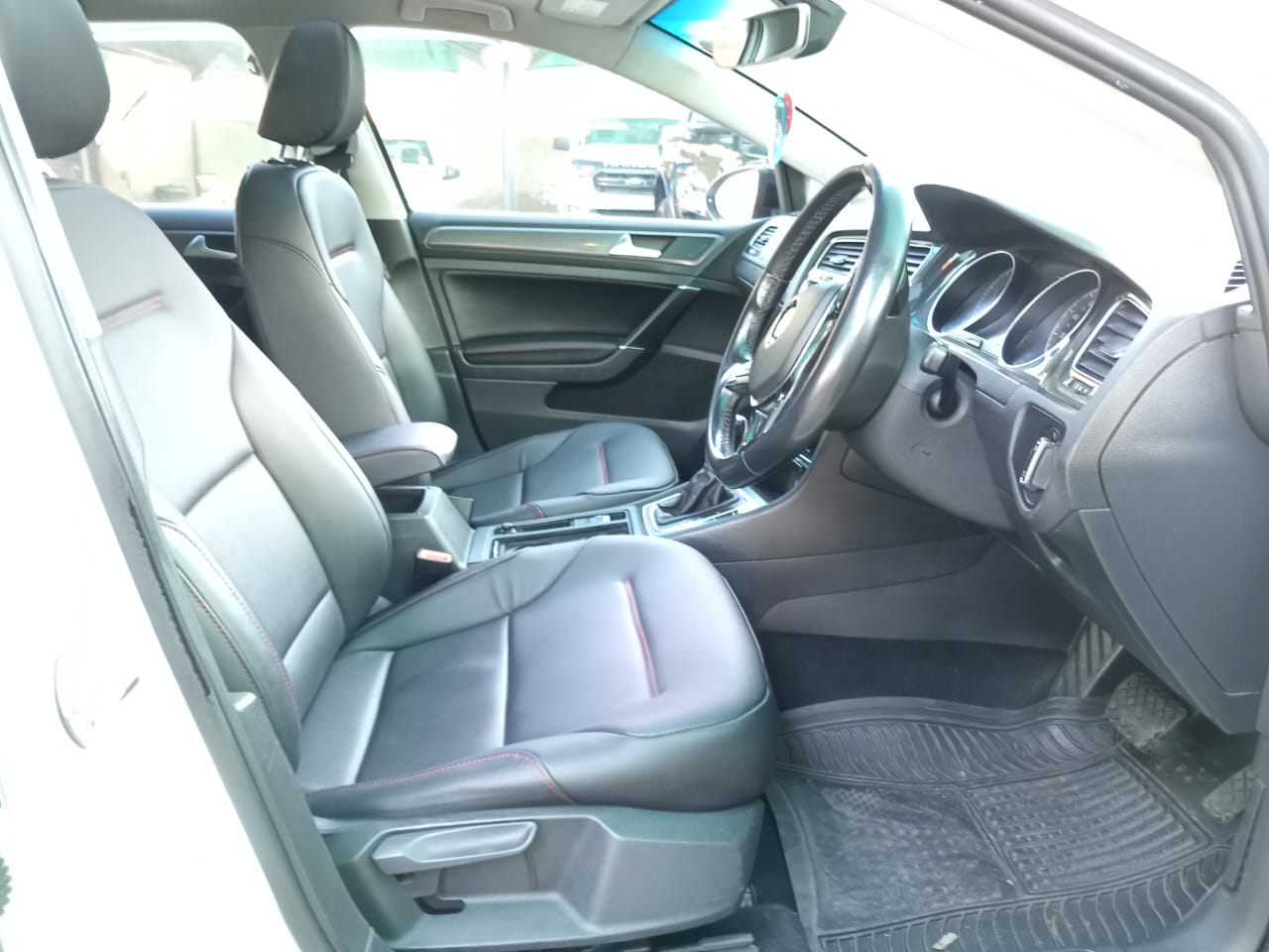 
								Volkswagen Golf 7 R-line 1.4TSI full									