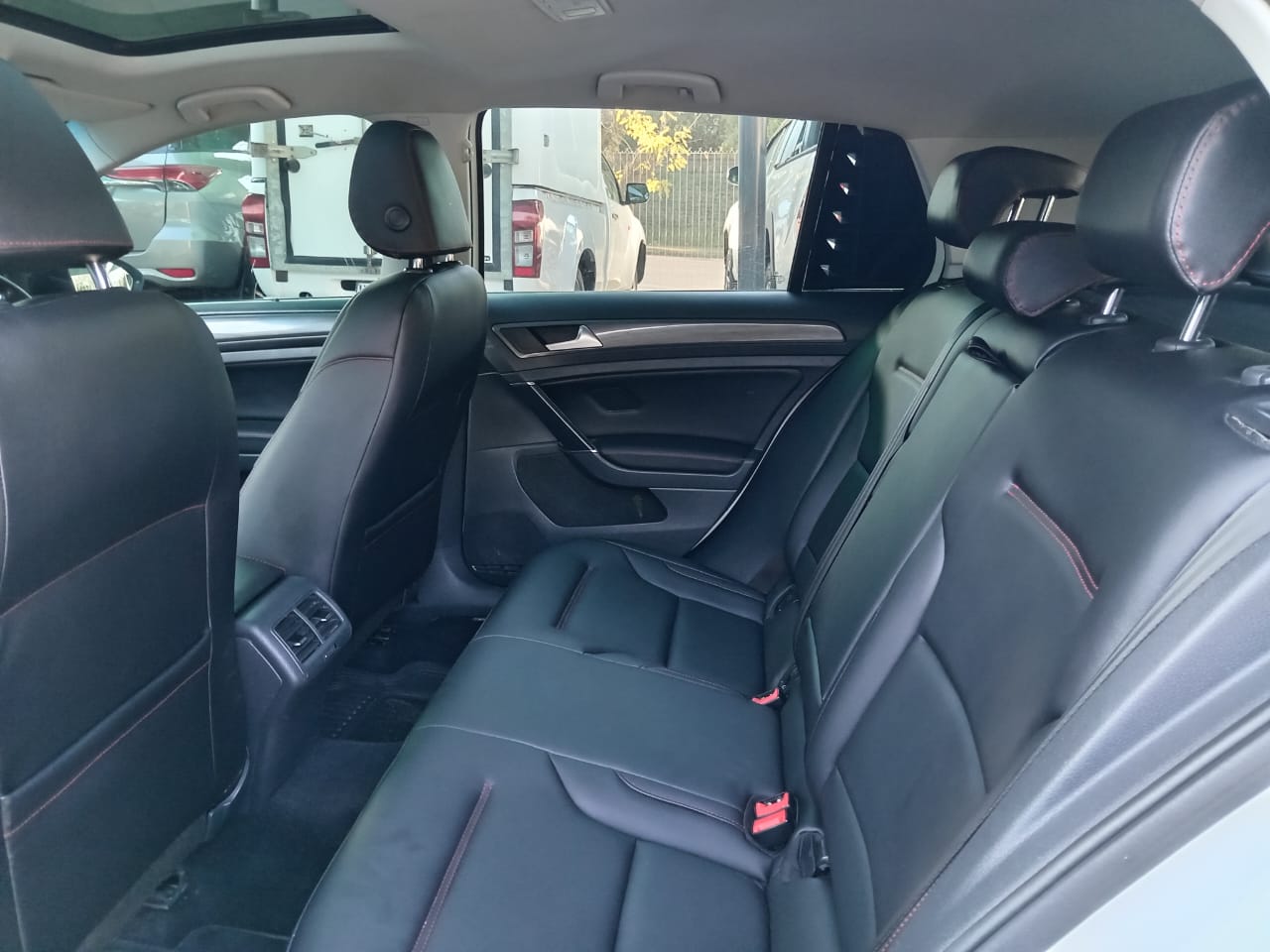 
								Volkswagen Golf 7 R-line 1.4TSI full									