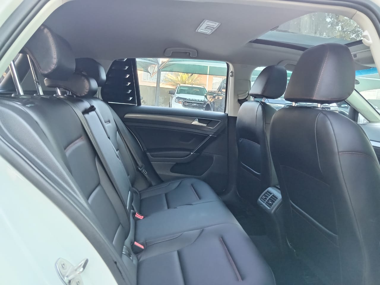 
								Volkswagen Golf 7 R-line 1.4TSI full									