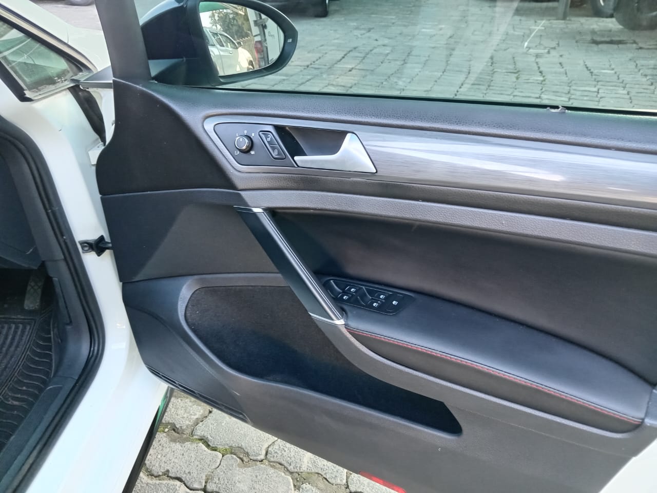 
								Volkswagen Golf 7 R-line 1.4TSI full									