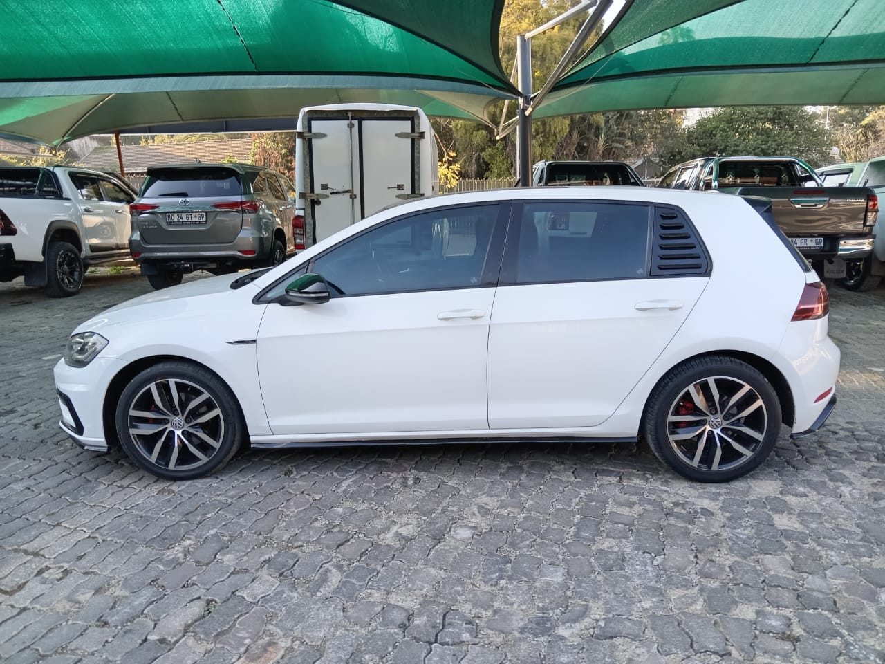 
								Volkswagen Golf 7 R-line 1.4TSI full									