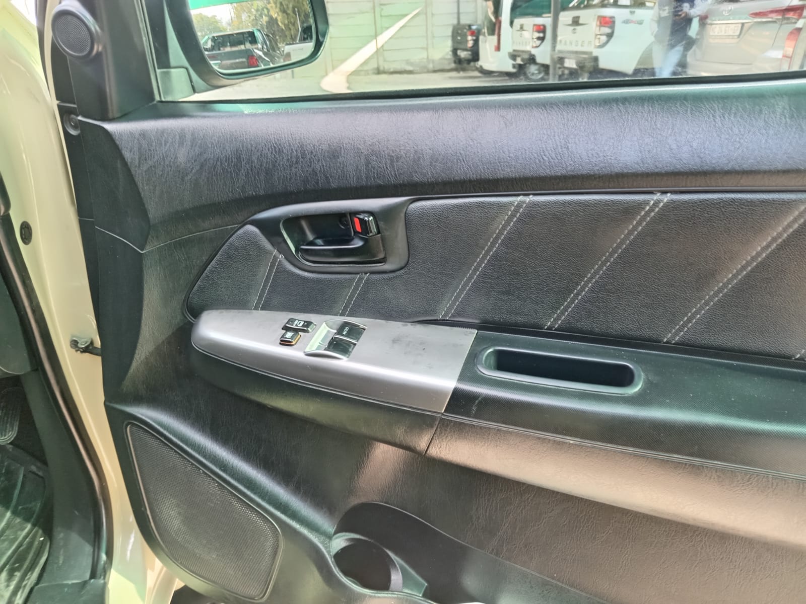 
								Toyota Hilux 3.0 D4D Extra cab 4×2. full									