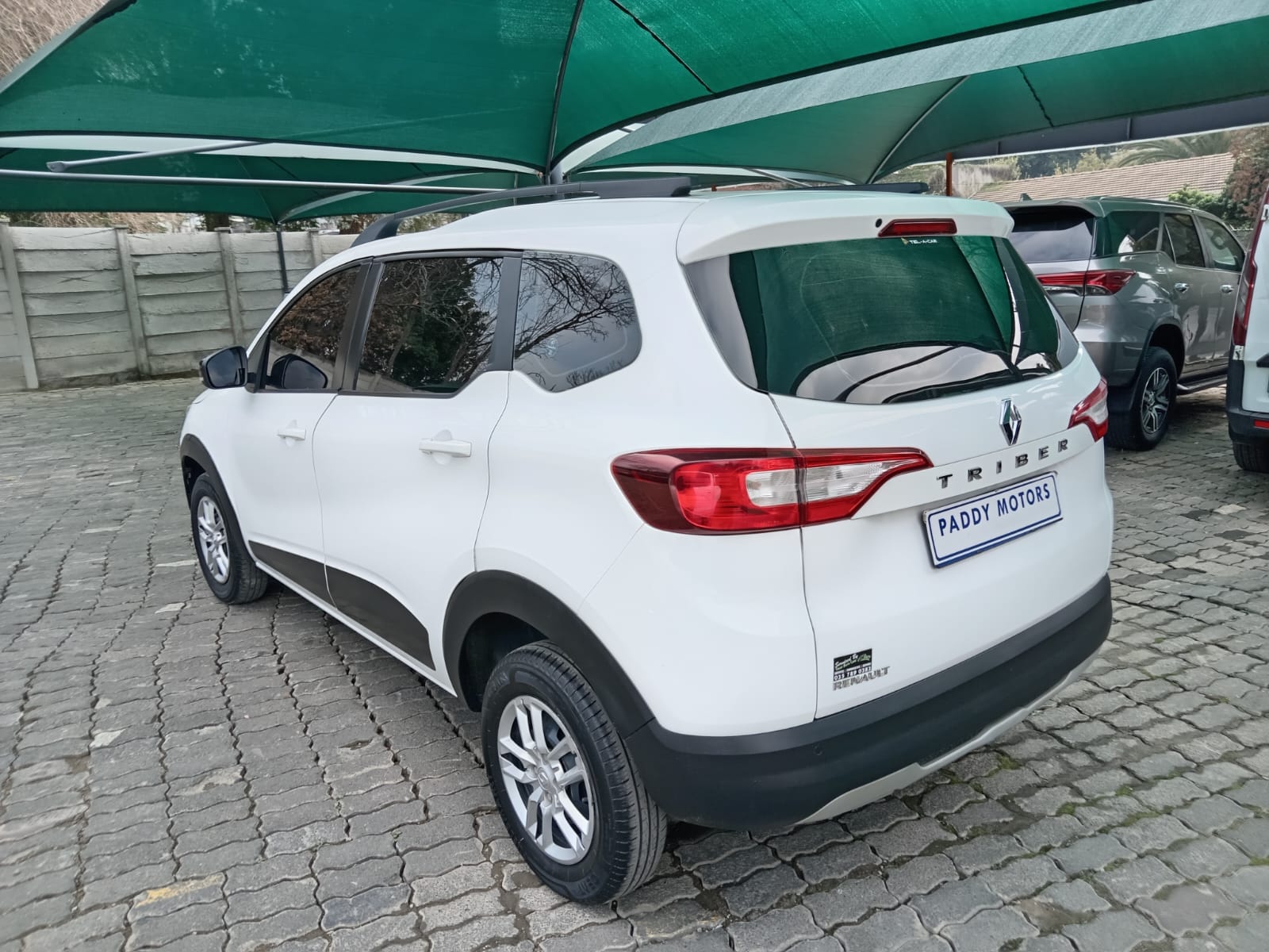 
								Renault Triber 1.0 Hatchback full									