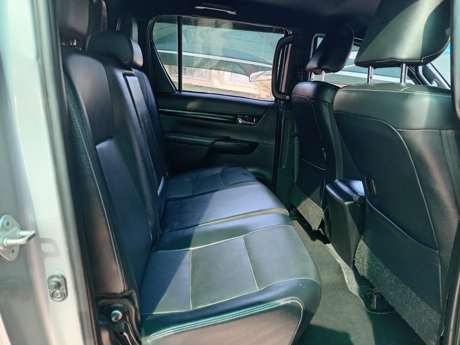 
								Toyota Hilux 2.8 GD6 double cab legend 50 full									