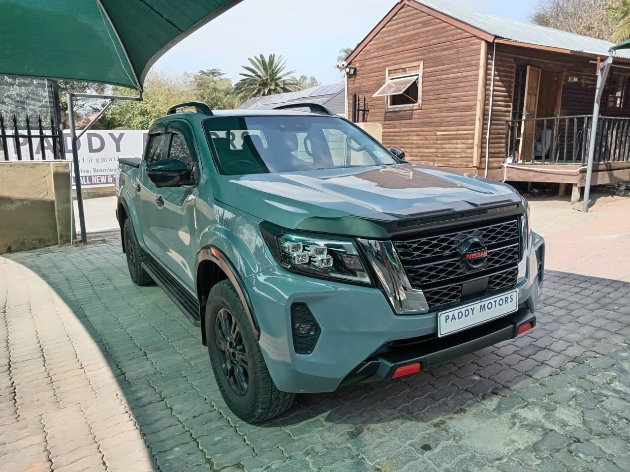 
								Nissan Navara 2.5 DDTI PRO-2X Double cab full									
