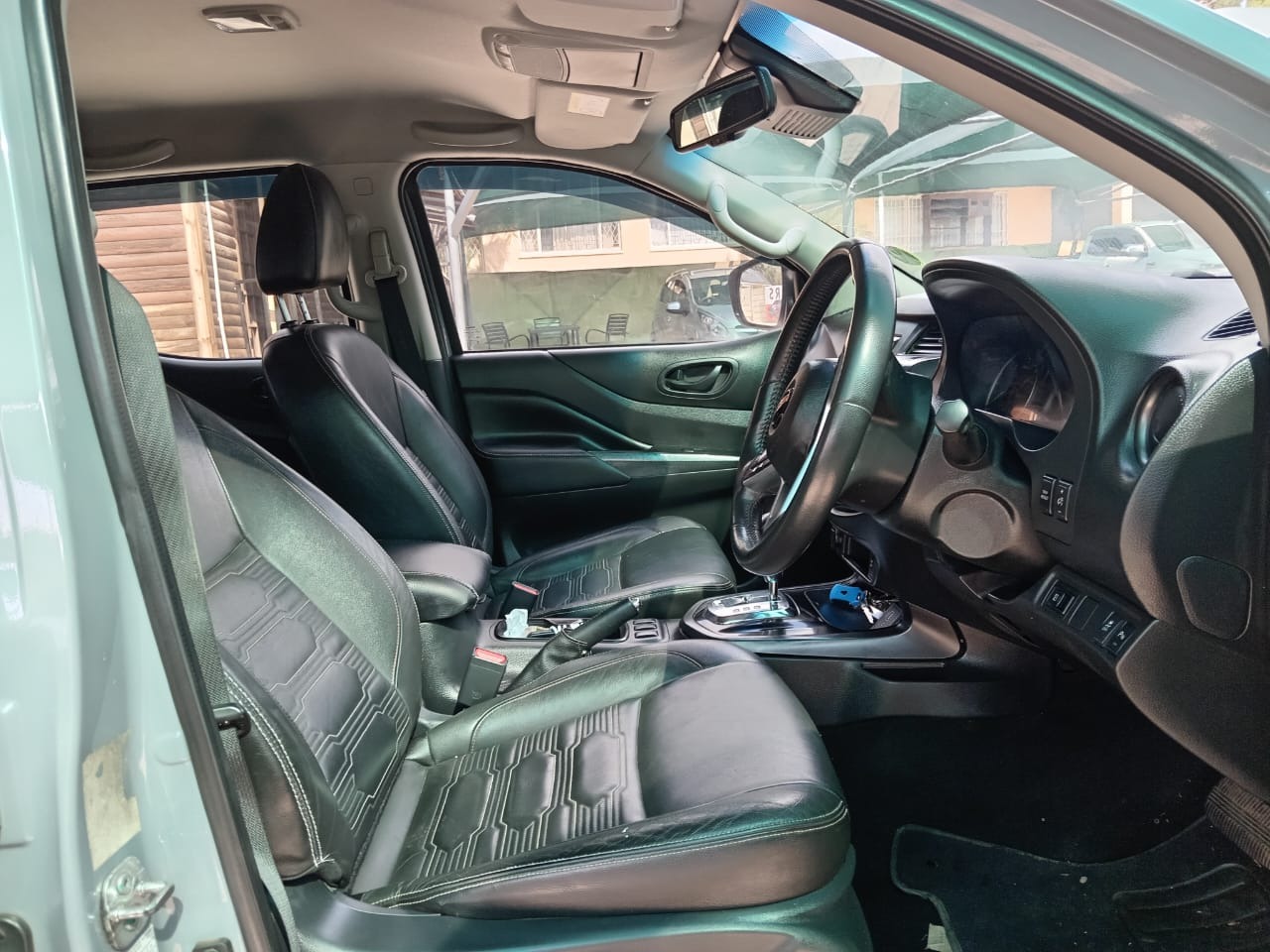 
								Nissan Navara 2.5 DDTI PRO-2X Double cab full									