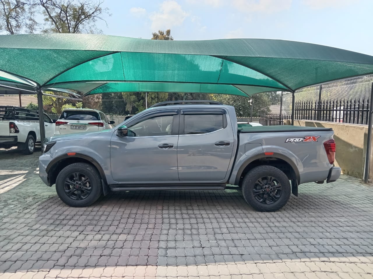 
								Nissan Navara 2.5 DDTI PRO-2X Double cab full									