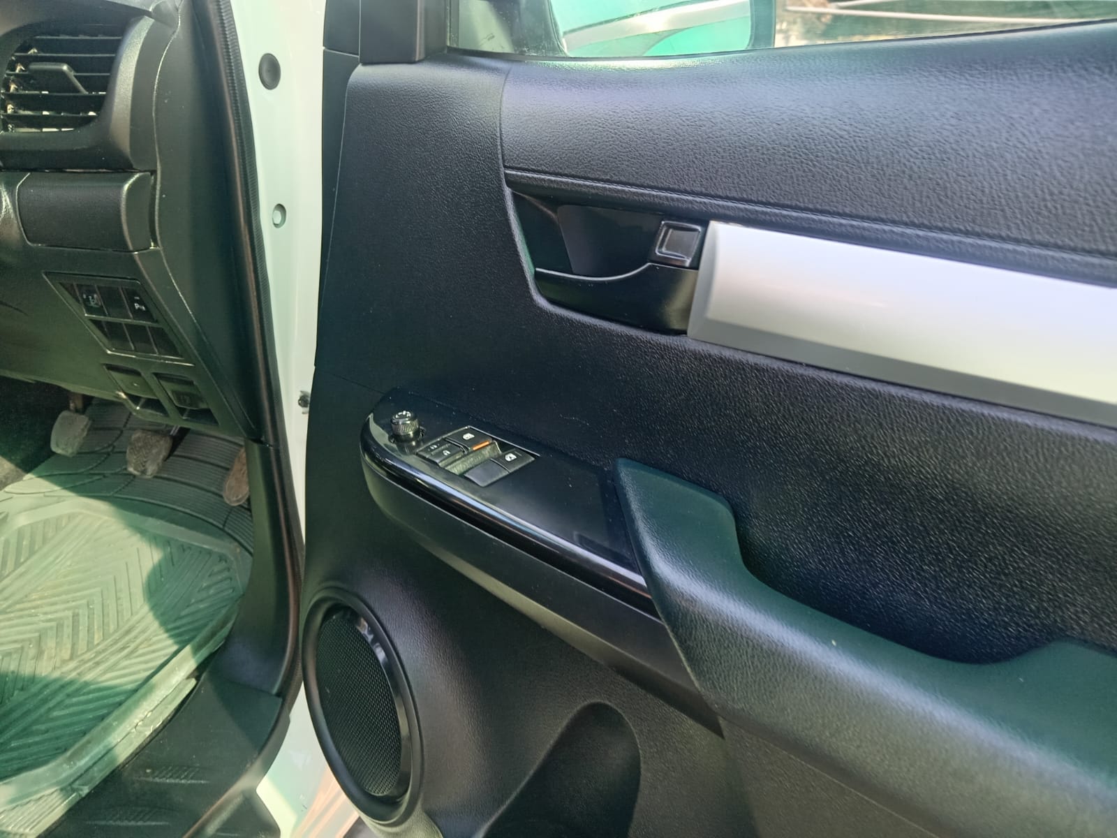 
								Toyota Hilux 2.4 GD6 Single cab 4×4. full									