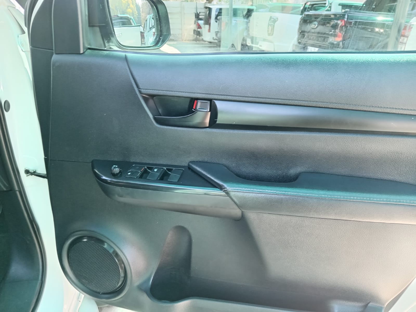 
								Toyota Hilux 2.4GD6 Double cab 4×4 full									