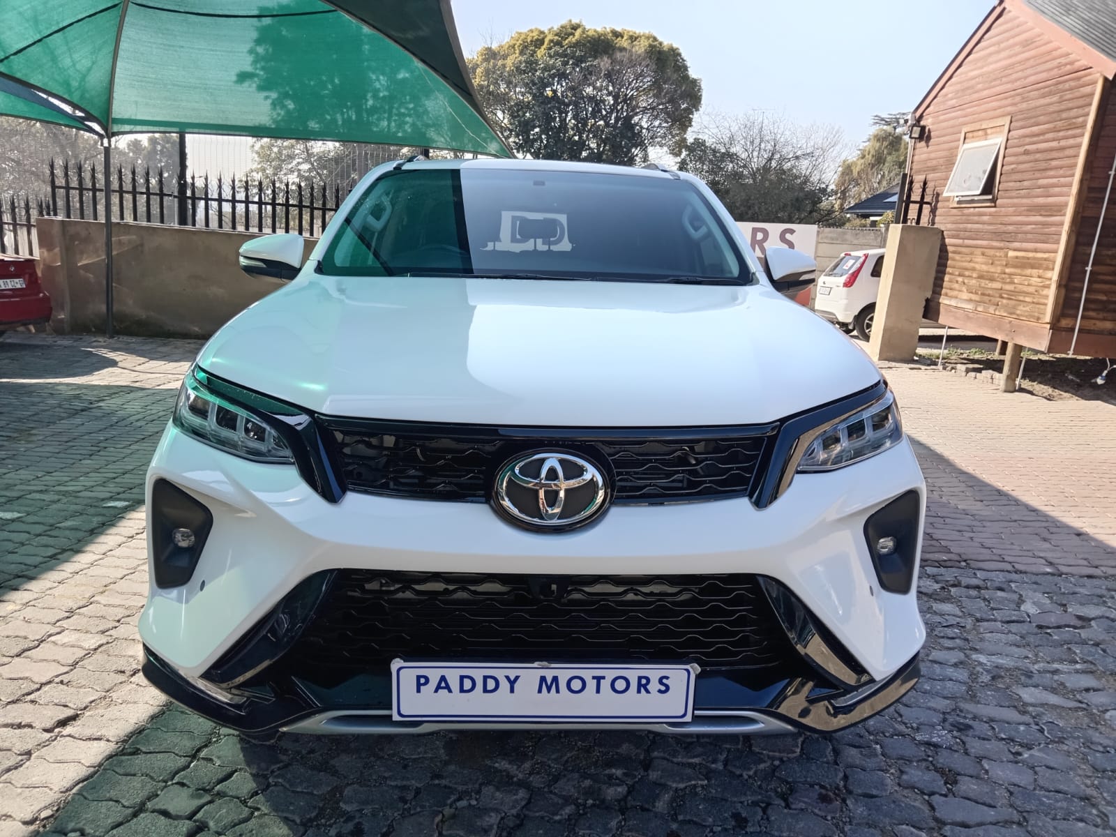 
								Toyota Fortuner 2.8GD6 4X4 full									