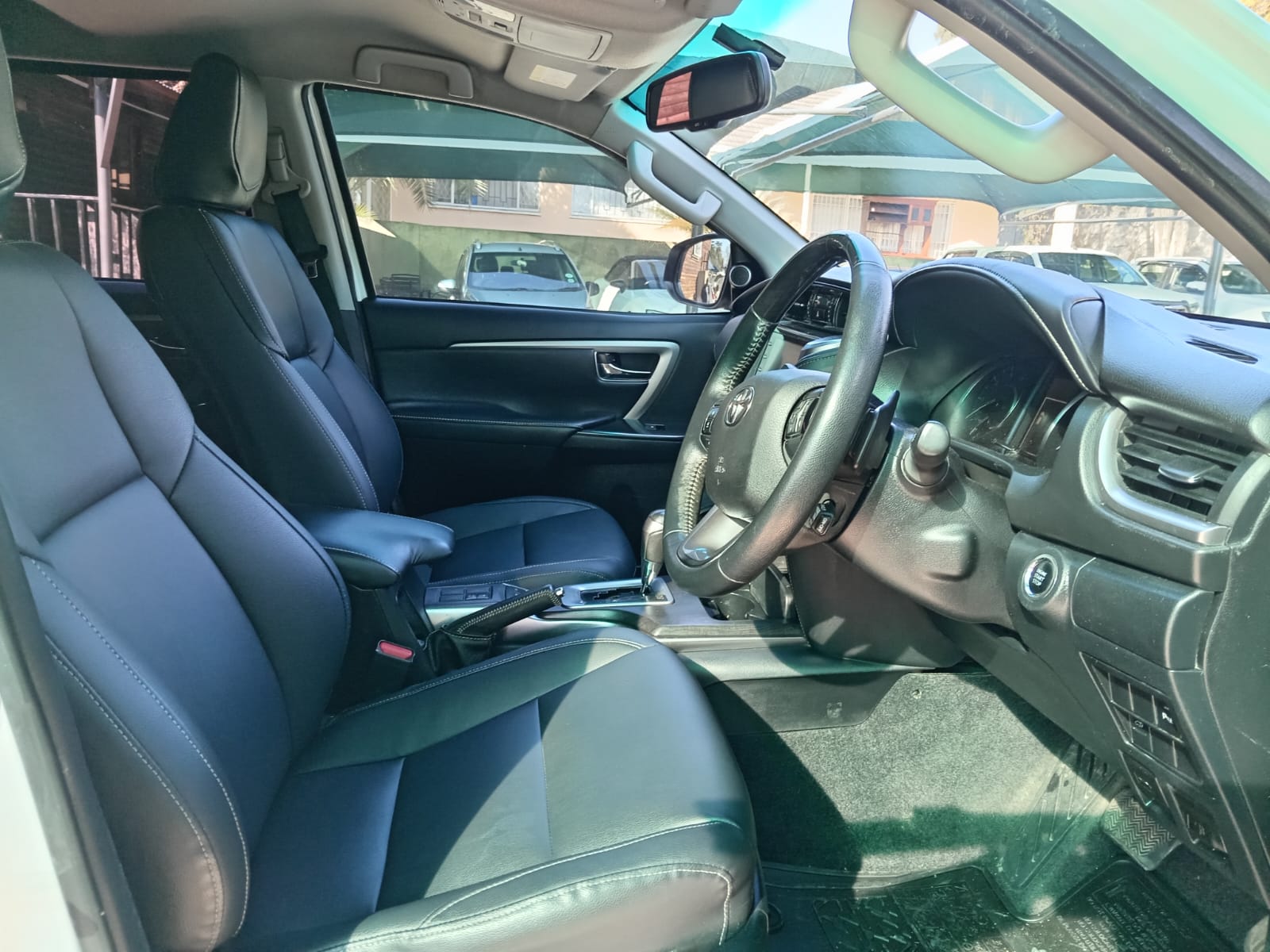 
								Toyota Fortuner 2.8GD6 4X4 full									