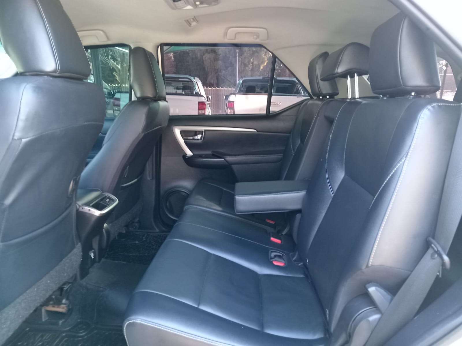 
								Toyota Fortuner 2.8GD6 4X4 full									