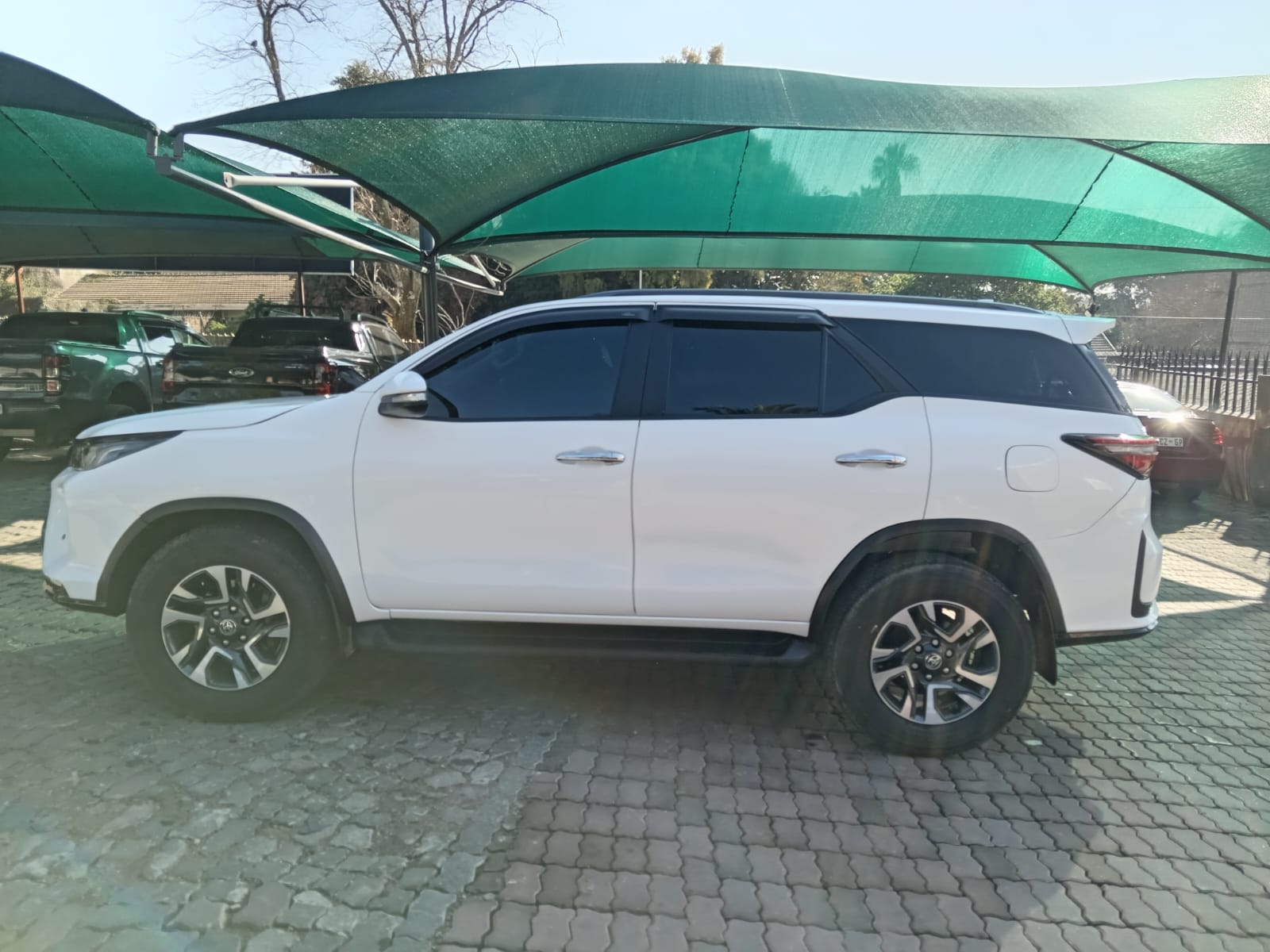 
								Toyota Fortuner 2.8GD6 4X4 full									