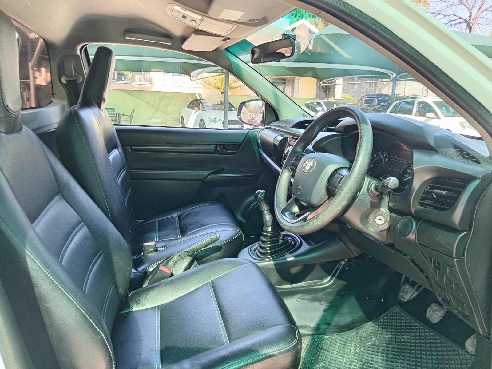 
								Toyota Hilux 2.4 GD Single cab full									