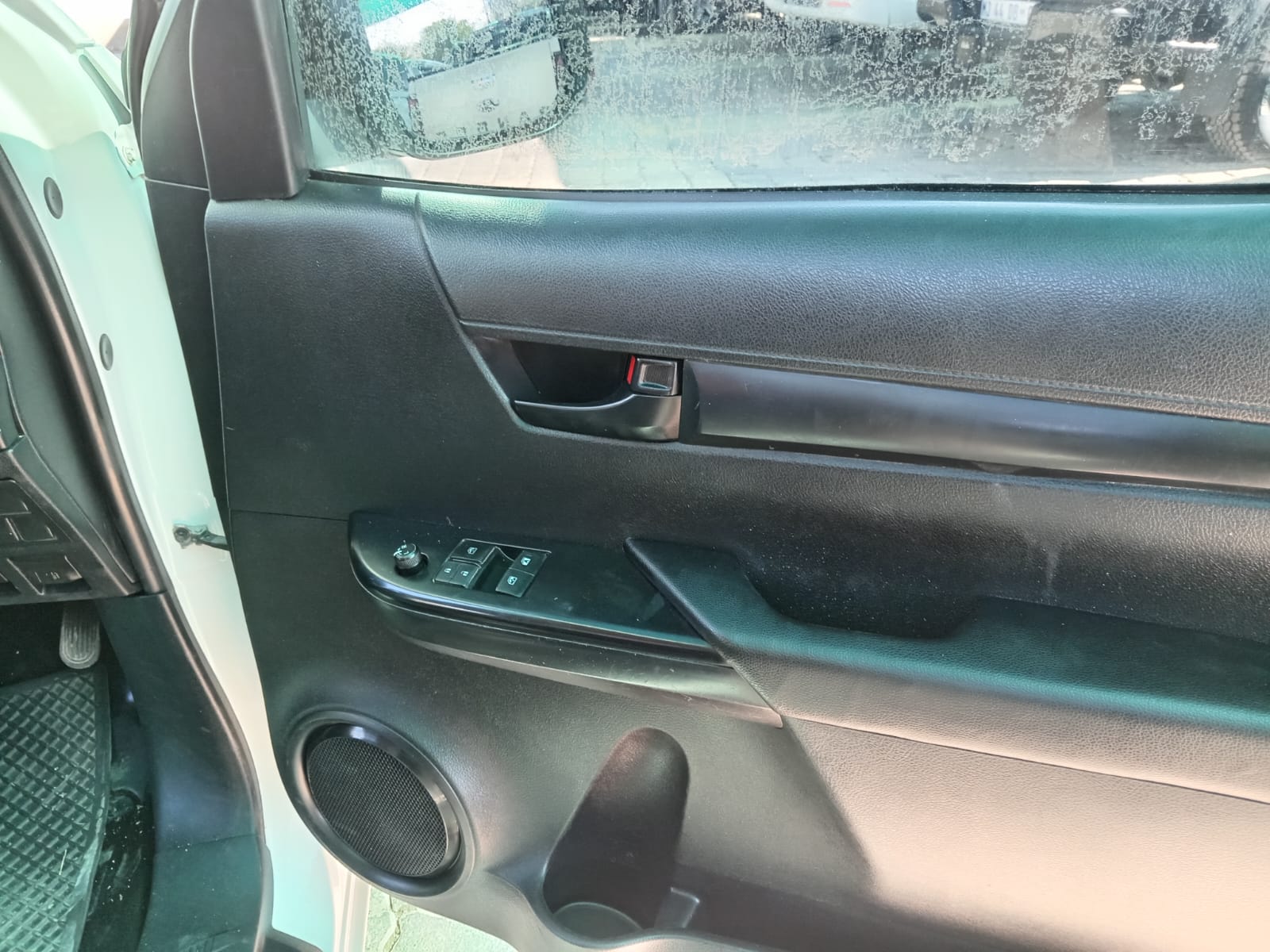 
								Toyota Hilux 2.4 GD Single cab full									