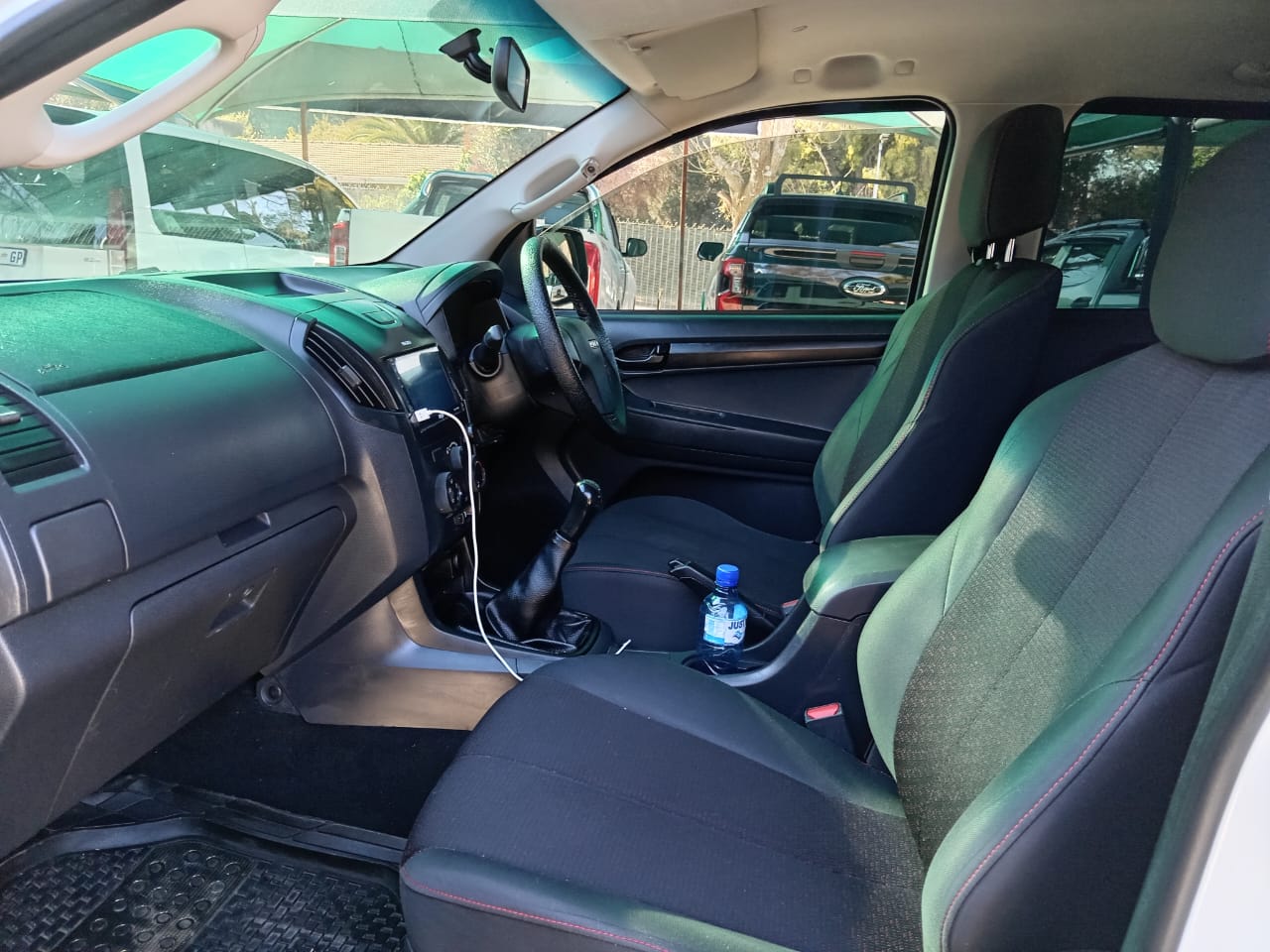 
								Isuzu KB250 D-TEQ Double cab 4×2 full									