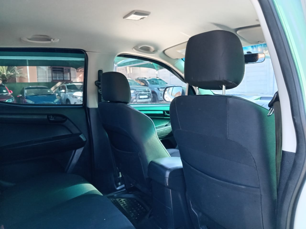 
								Isuzu KB250 D-TEQ Double cab 4×2 full									