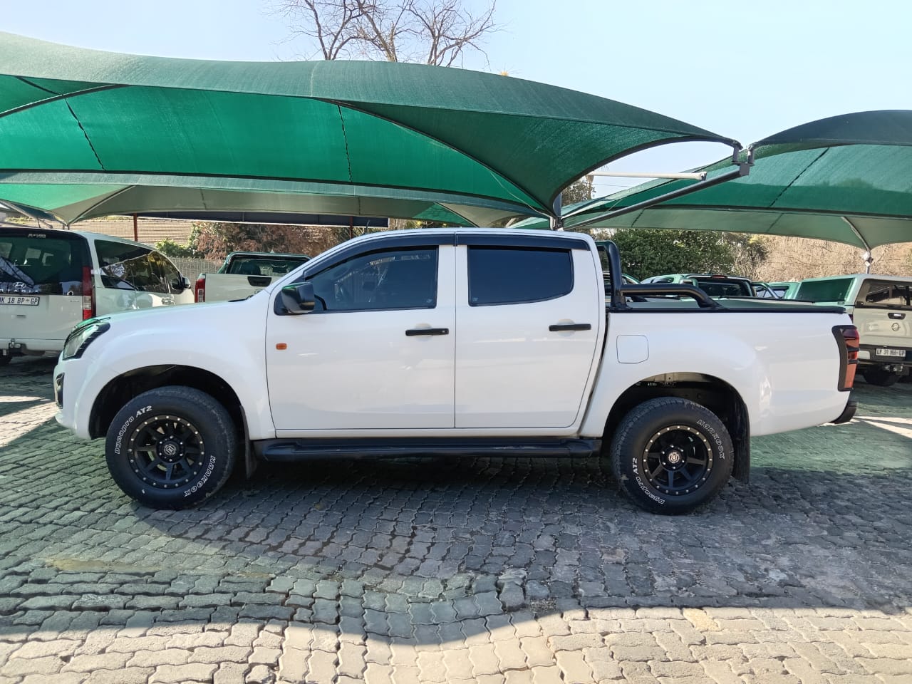 
								Isuzu KB250 D-TEQ Double cab 4×2 full									