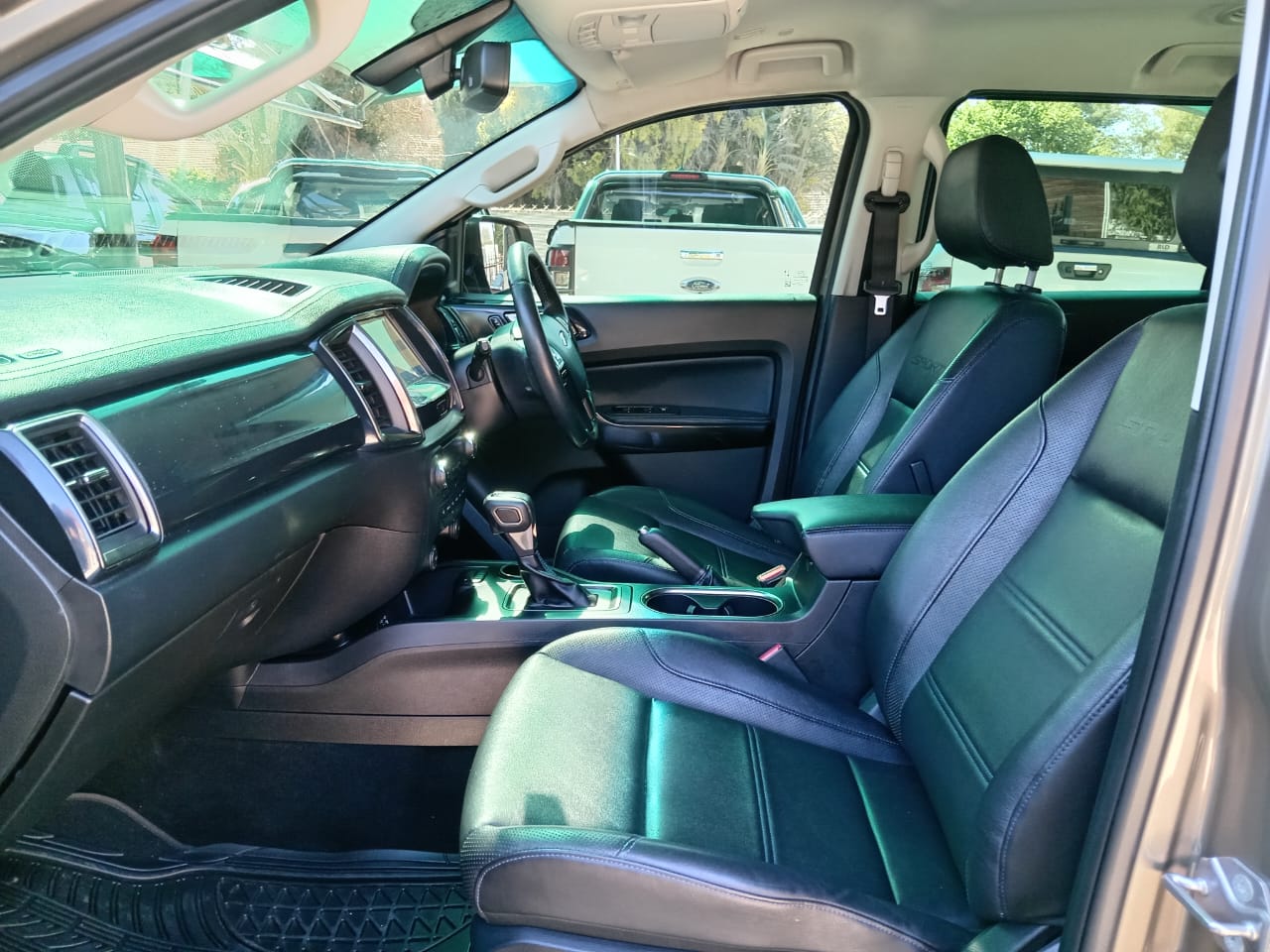 
								Ford Everest 2.0 sport XlT full									