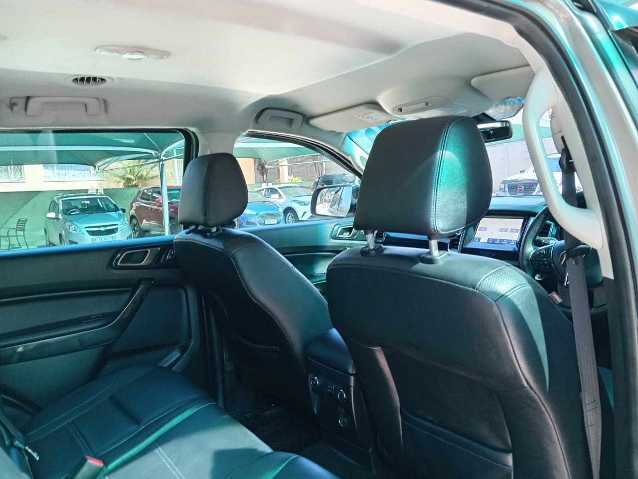 
								Ford Everest 2.0 sport XlT full									