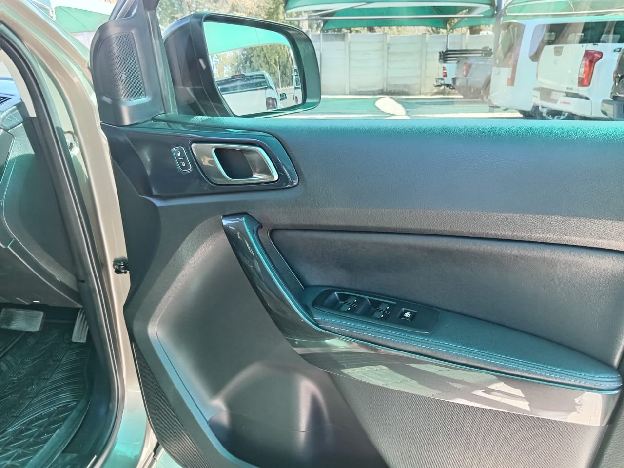 
								Ford Everest 2.0 sport XlT full									