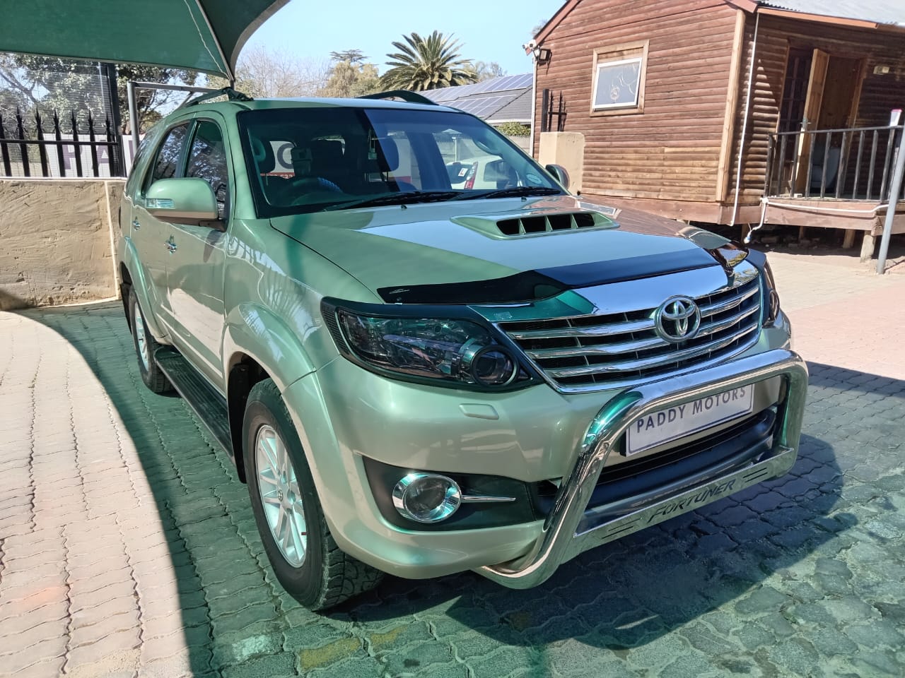 
								Toyota Fortuner 3.0D4D 4X2 full									