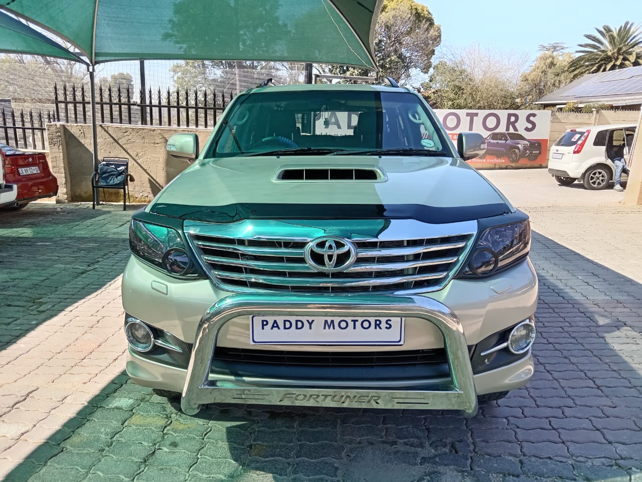 
								Toyota Fortuner 3.0D4D 4X2 full									