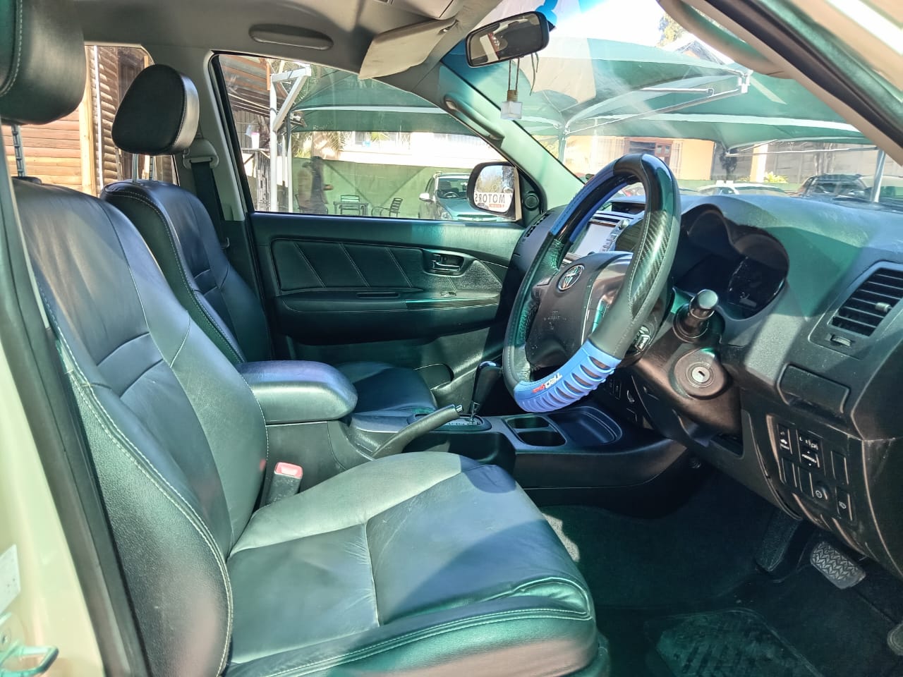 
								Toyota Fortuner 3.0D4D 4X2 full									