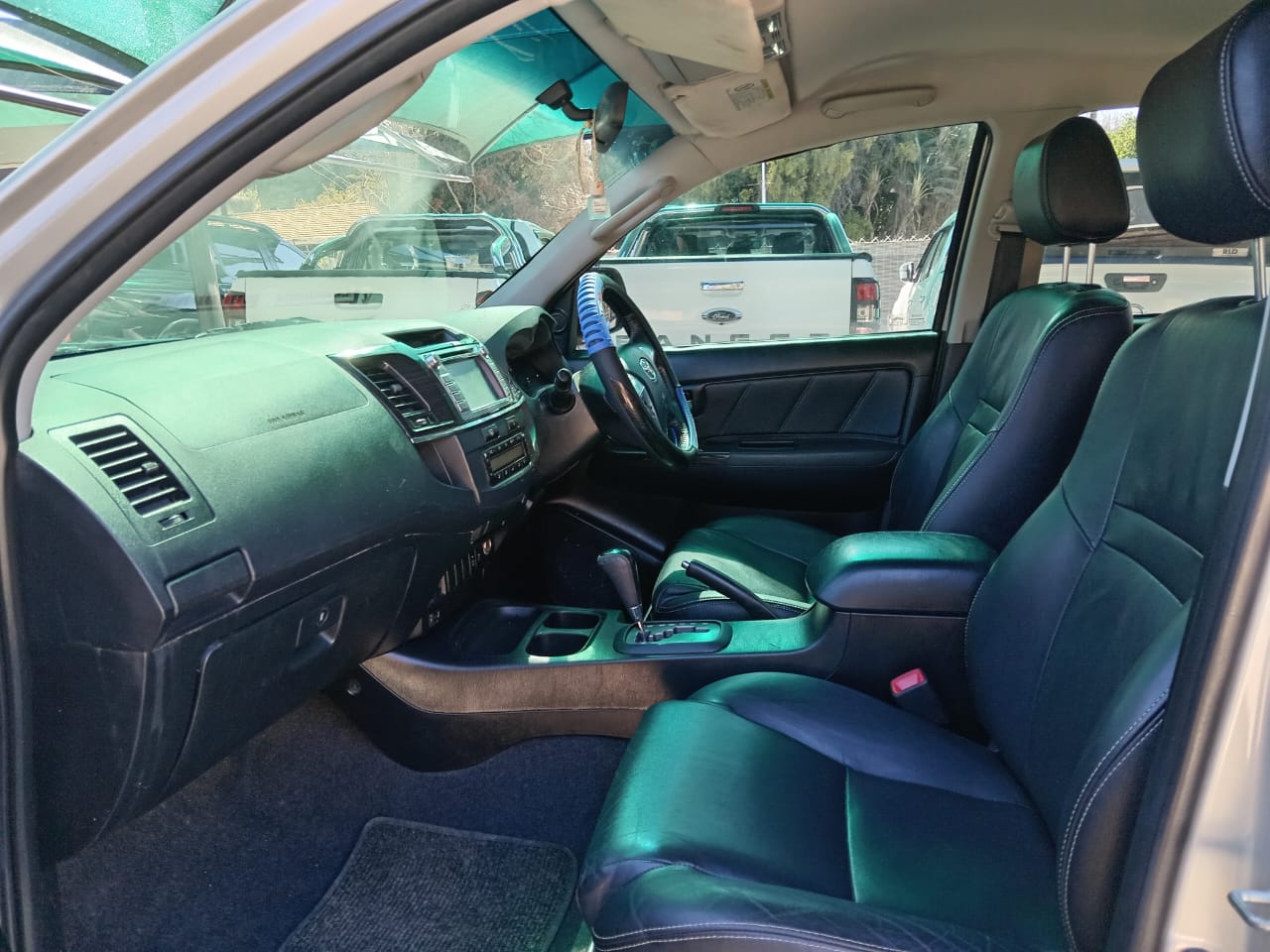 
								Toyota Fortuner 3.0D4D 4X2 full									