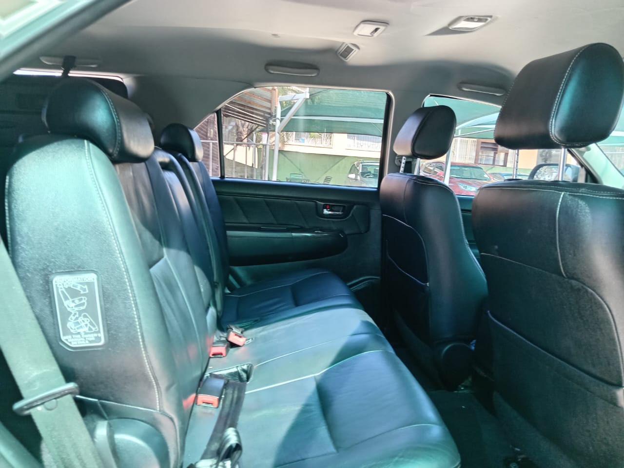 
								Toyota Fortuner 3.0D4D 4X2 full									