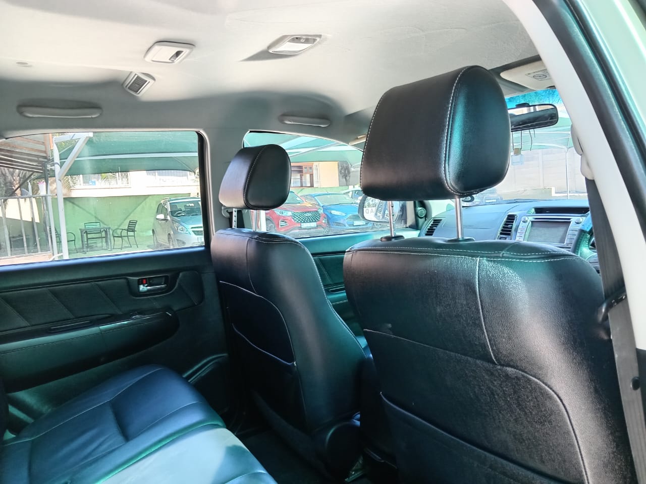 
								Toyota Fortuner 3.0D4D 4X2 full									