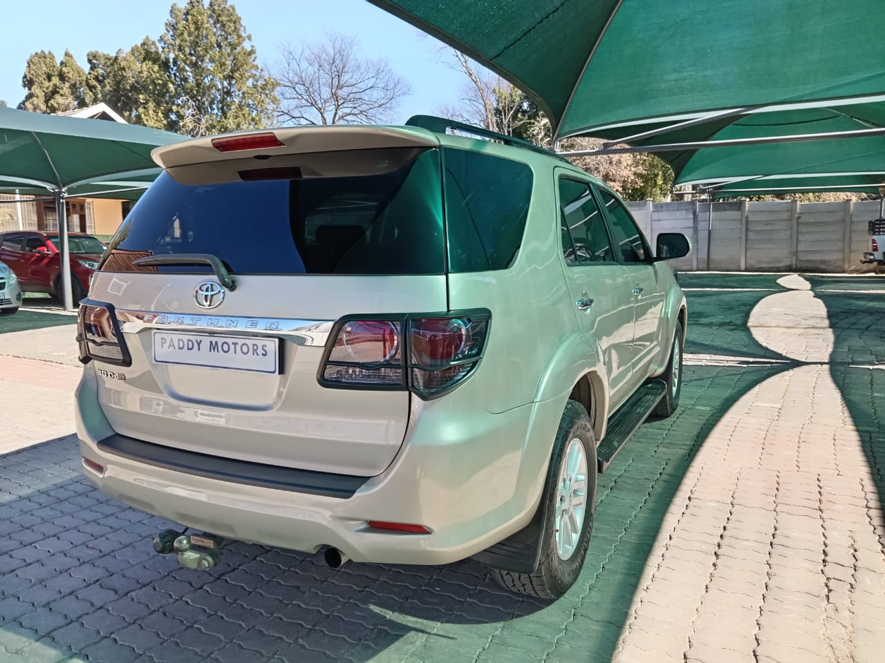 
								Toyota Fortuner 3.0D4D 4X2 full									