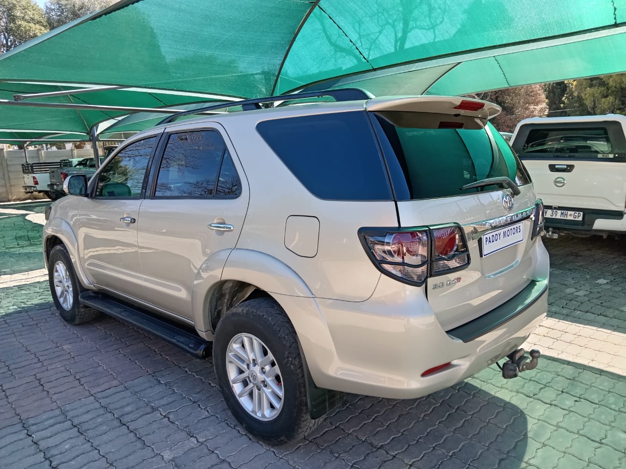 
								Toyota Fortuner 3.0D4D 4X2 full									