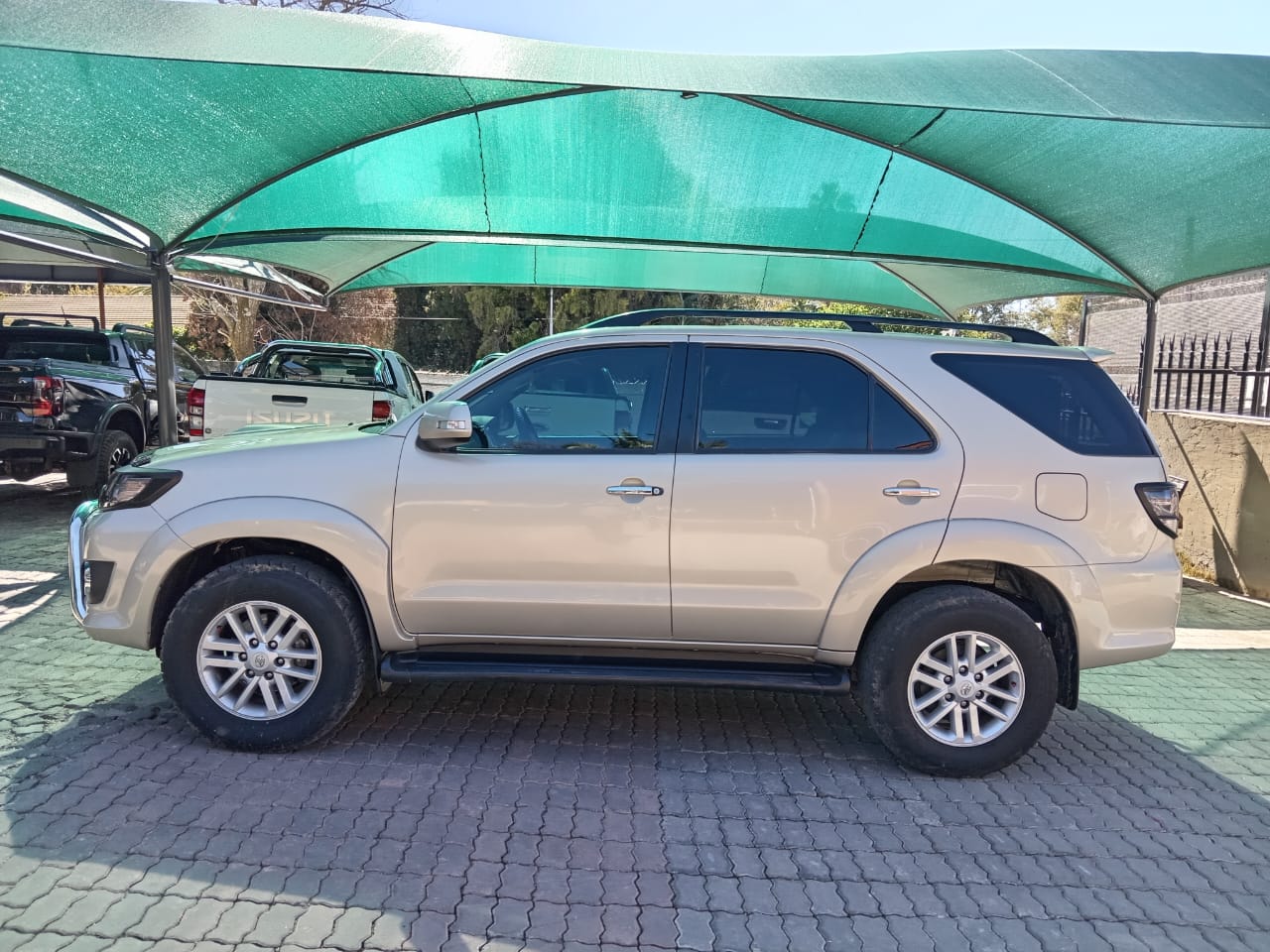 
								Toyota Fortuner 3.0D4D 4X2 full									
