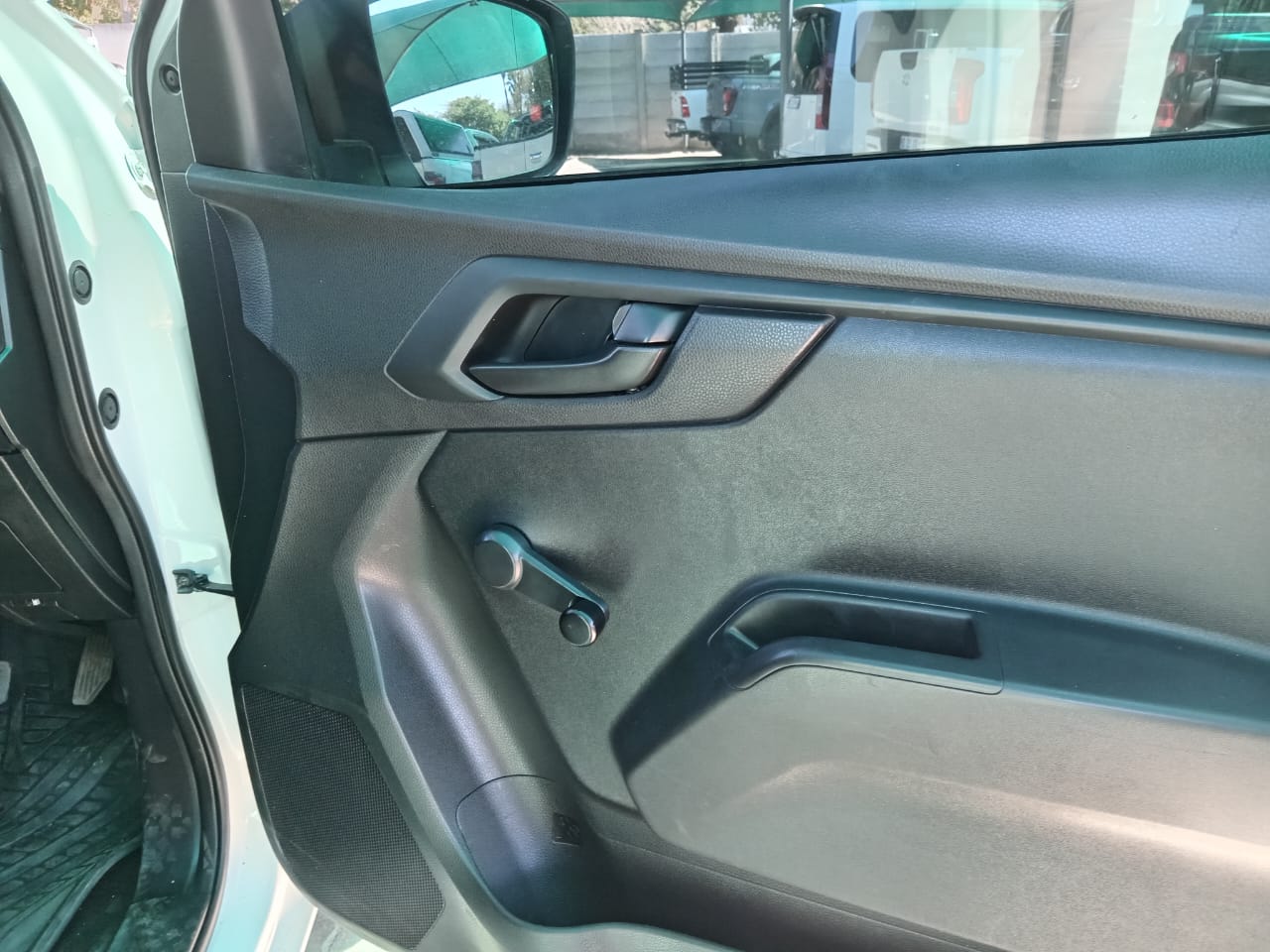 
								Isuzu D-Max 1.9 TD Single cab 4×2. full									